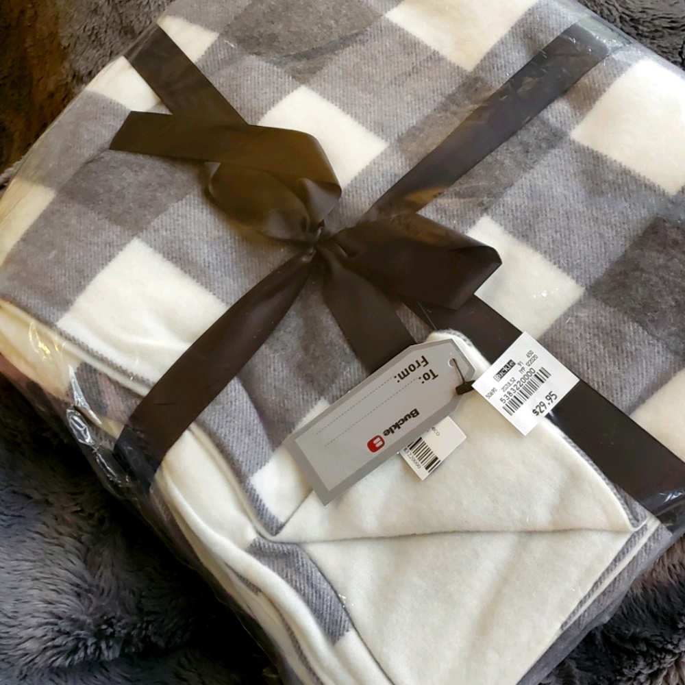 NWT!! Buckle Blanket
